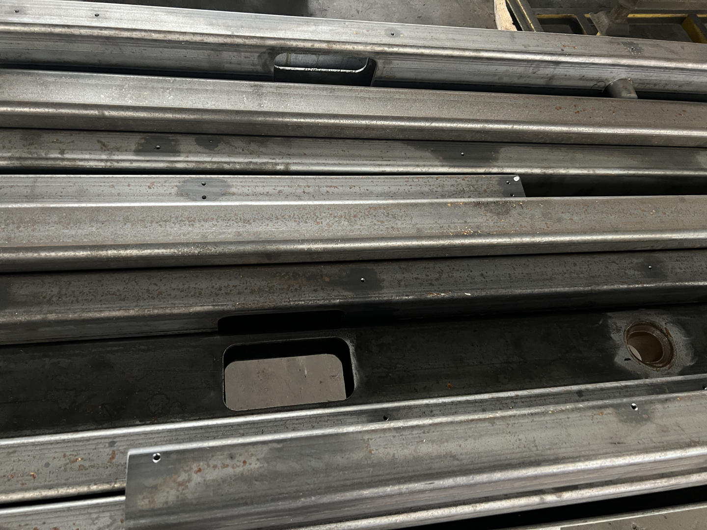 Laser pipe cutting